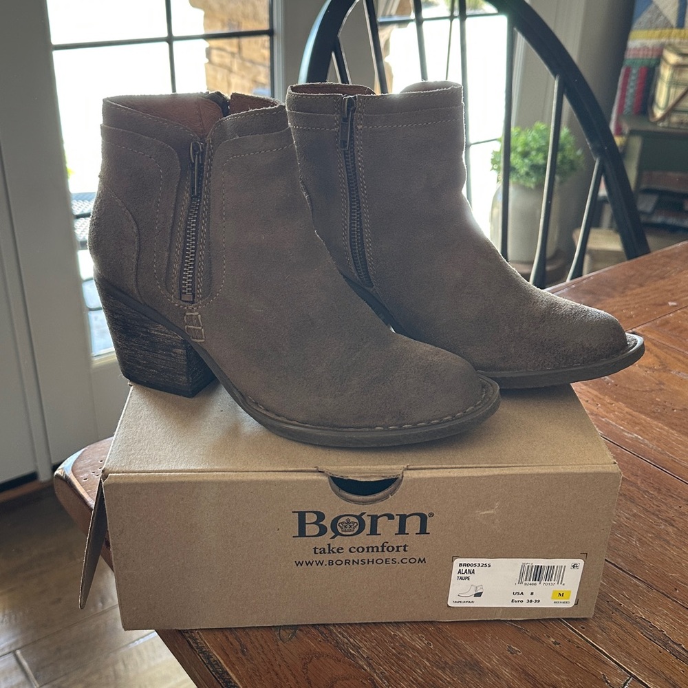 Born Alana Heeled Bootie Brown (Women's)